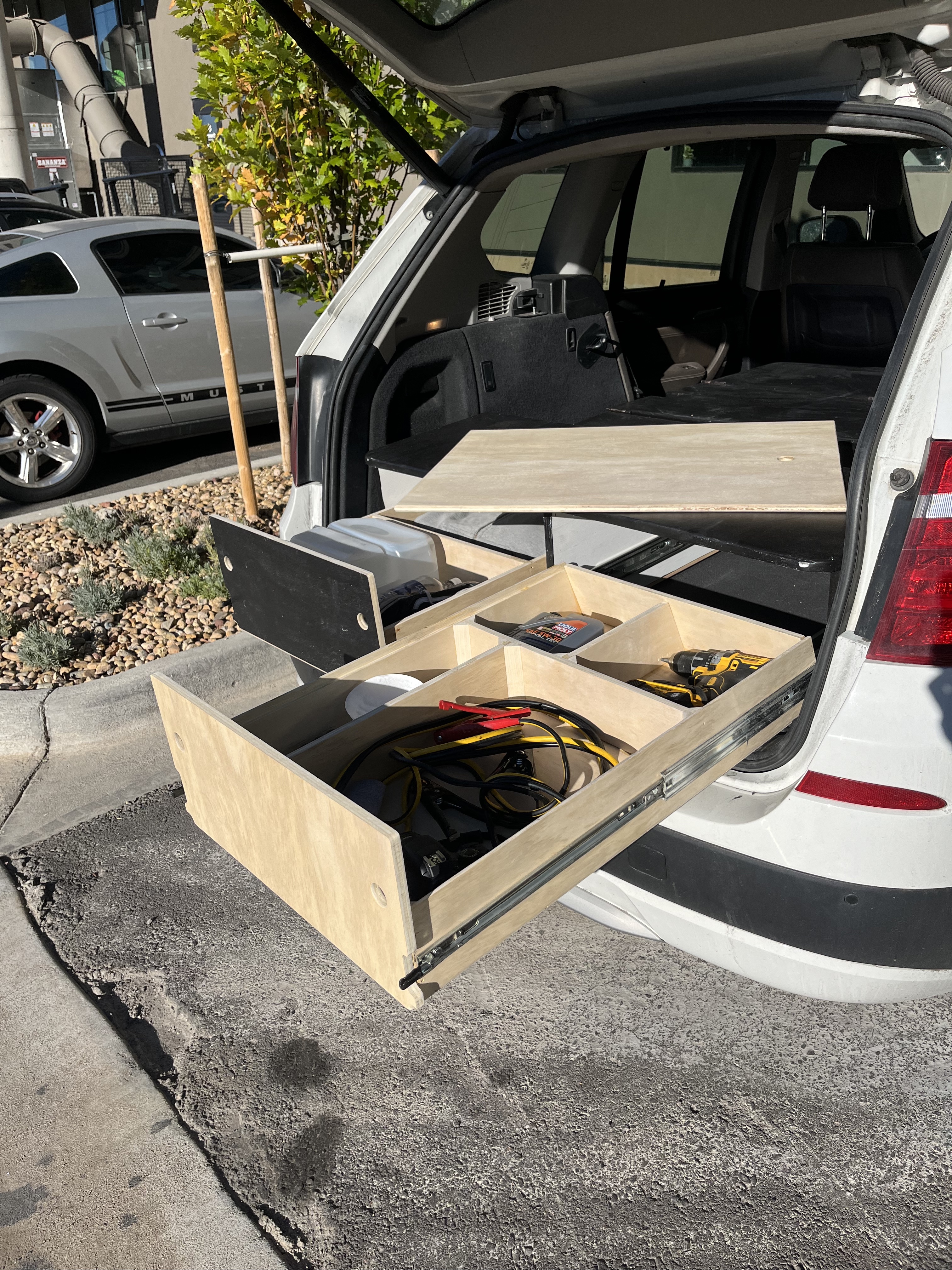 Small compartments in the right drawer